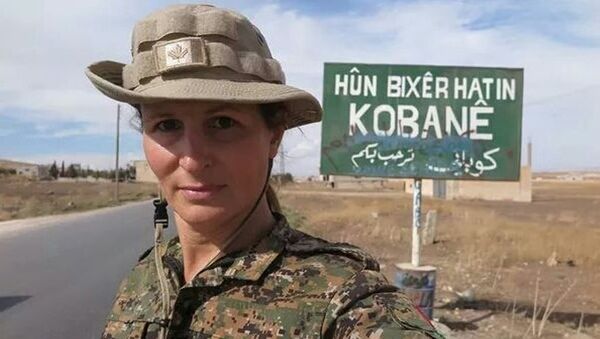 IŞİD'e karşı savaşan Kanadalı eski model Hanna Bohman - Sputnik Türkiye