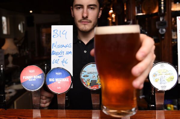 İrlanda’nın başkenti Dublin’de bir bar, Brexit birası yaptı. - Sputnik Türkiye