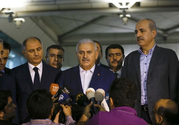 Başbakan Binali Yıldırım, Atatürk Havalimanı'nda saldırıyla ilgili açıklamalarda bulundu. - Sputnik Türkiye