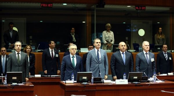 Hükümetler Arası Katılım Konferansı, Atatürk Havalimanı saldırısında hayatını kaybedenler için saygı duruşu ile başladı.  - Sputnik Türkiye