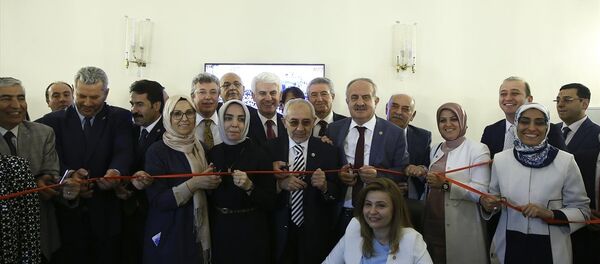 AK Parti milletvekilleri, Osmangazi Köprüsü için iktidar kulisinde temsili açılış yaptı. - Sputnik Türkiye