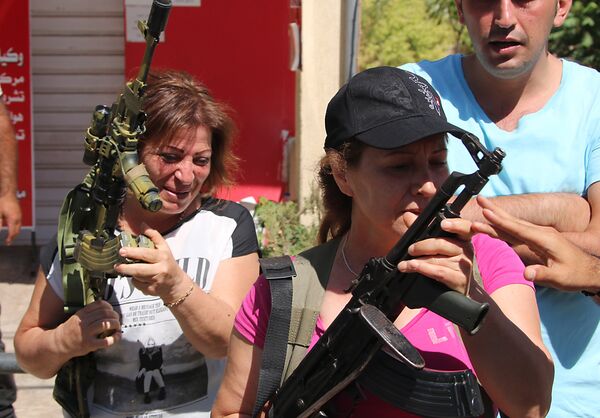 Cihatçılara karşı silahlanan Lübnanlı Hristiyan kadınlar - Sputnik Türkiye