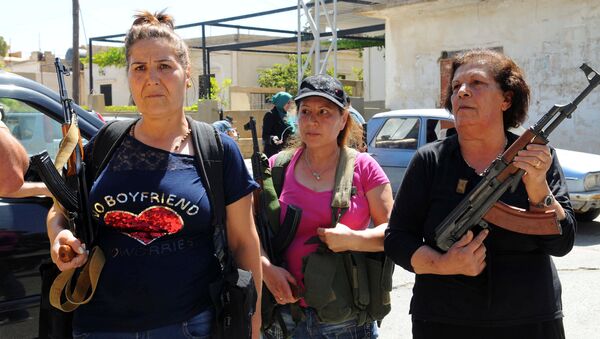 Cihatçılara karşı silahlanan Lübnanlı Hristiyan kadınlar - Sputnik Türkiye