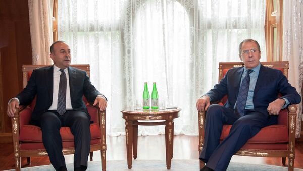 Rusya Dışişleri Bakanı Sergey Lavrov, Türk meslektaşı Mevlüt Çavuşoğlu ile bir araya geldi. - Sputnik Türkiye