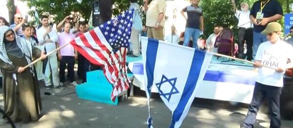 ‘Dünya Kudüs Günü’ nedeniyle Fatih Camii'nden Saraçhane Parkına yürüyen grup, İsrail ve ABD bayraklarını yaktı. - Sputnik Türkiye