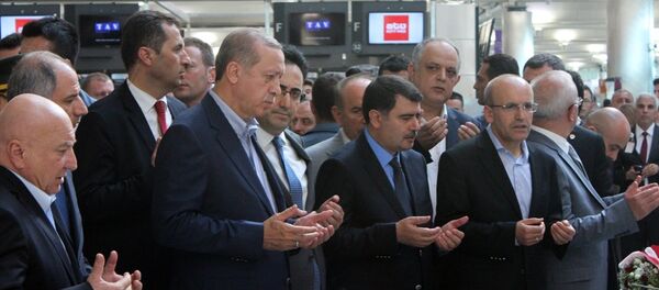 Cumhurbaşkanı Recep Tayyip Erdoğan, Atatürk Havalimanı'nda - Sputnik Türkiye