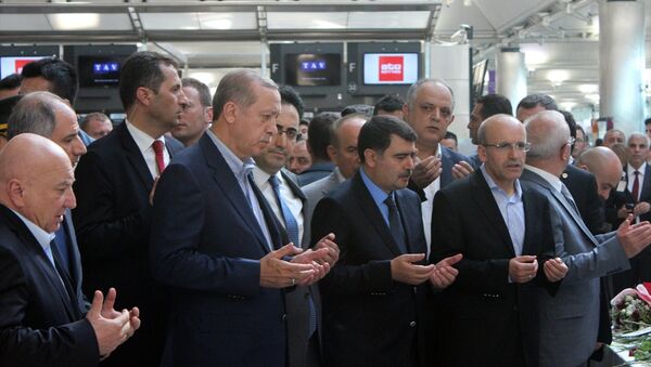 Cumhurbaşkanı Recep Tayyip Erdoğan, Atatürk Havalimanı'nda - Sputnik Türkiye