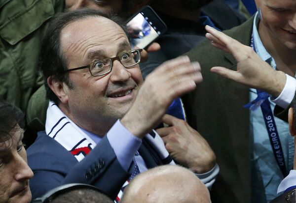 Fransa Cumhurbaşkanı François Hollande da maçı izleyenler arasındaydı. - Sputnik Türkiye