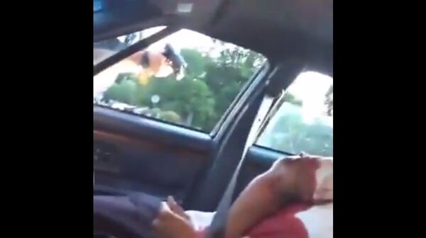 Philando Castile'in kız arkadaşı, yaşananları Facebook'tan canlı olarak yayınladı. - Sputnik Türkiye