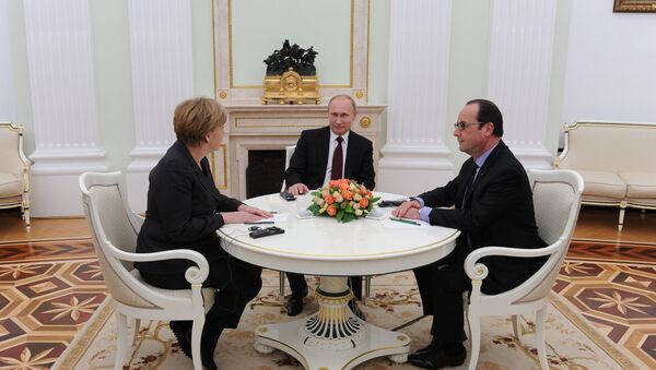Rusya Devlet Başkanı Vladimir Putin, Almanya Başbakanı Angela Merkel ve Fransa Başbakanı François Hollande - Sputnik Türkiye