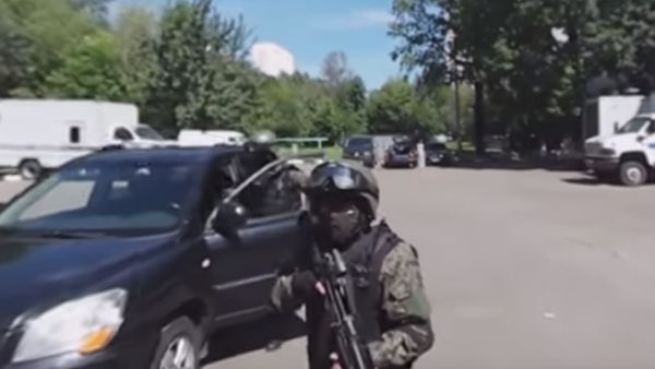 Russia Today (RT) Rus Özel Acil Müdahale Birimi’nin (SOBR) tatbikatını görüntüledi. Görüntüler, video oyunu Counter Strike’ı aratmadı. - Sputnik Türkiye