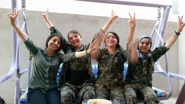 Yezidi kadınlar IŞİD’e karşı eline silah aldı - Sputnik Türkiye