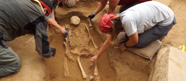 İsrail’in Aşkelon kentinde bir ilk olarak Antik Filistinlilere ait bir mezar bulundu. - Sputnik Türkiye