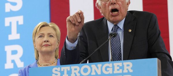 Bernie Sanders, ABD başkanlığı için Hillary Clinton'a desteğini sundu. - Sputnik Türkiye