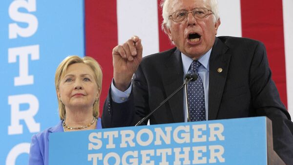 Bernie Sanders, ABD başkanlığı için Hillary Clinton'a desteğini sundu. - Sputnik Türkiye