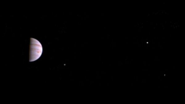 Juno Jüpiter’den ilk görüntüleri gönderdi - Sputnik Türkiye