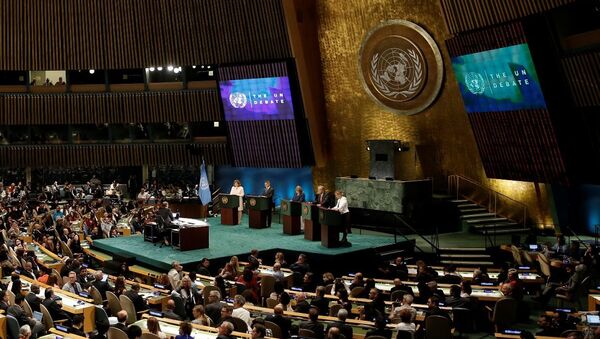 BM Genel Sekreteri Ban Ki-mun'un 31 Aralık'ta dolacak görev süresinin ardından genel sekreterlik görevine talip olan adaylar, BM tarihinde ilk kez canlı yayınlanan açık oturumda bir araya geldi. - Sputnik Türkiye