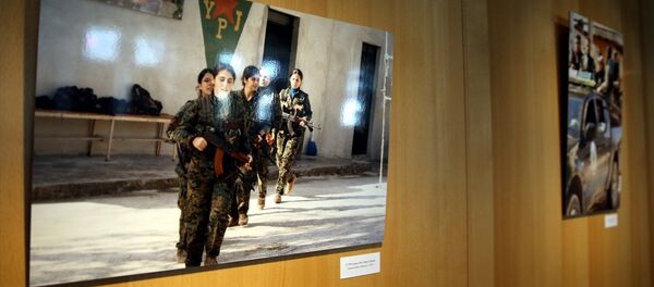 AP'deki tartışmalı PKK/PYD sergisi AP'deki tartışmalı PKK/PYD sergisi - Sputnik Türkiye