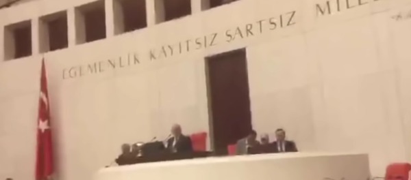 Meclis'in bombalanma anları kamerada - Sputnik Türkiye