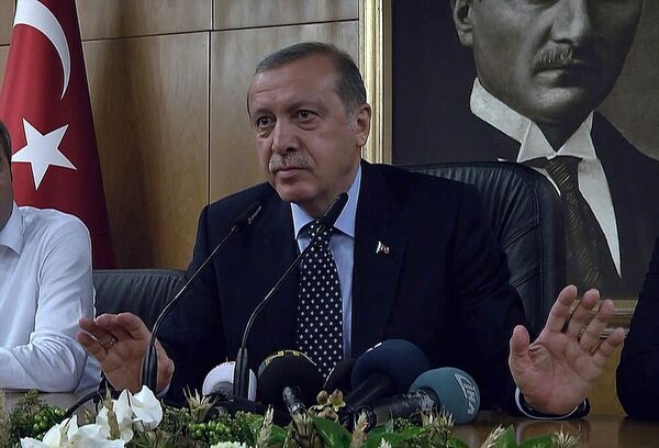 Cumhurbaşkanı Recep Tayyip Erdoğan, Atatürk Havalimanı Devlet Konukevi'nde basın toplantısı düzenledi. - Sputnik Türkiye