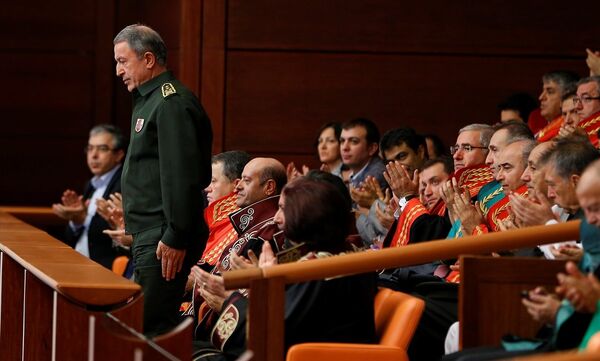 TBMM'deki olağanüstü toplantıya Genelkurmay Başkanı Orgeneral Hulusi Akar da katıldı. - Sputnik Türkiye