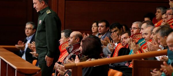 TBMM'deki olağanüstü toplantıya Genelkurmay Başkanı Orgeneral Hulusi Akar da katıldı. - Sputnik Türkiye