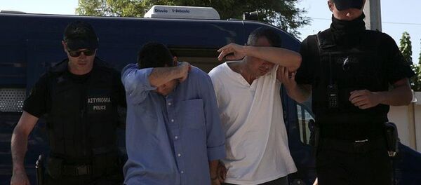 Darbe girişiminin ardından Sikorsky tipi askeri helikopterle Yunanistan'ın Dedeağaç Havalimanı'na iniş yapan 8 asker, Yunanistan'dan siyasi sığınma talebinde bulunmuştu. - Sputnik Türkiye