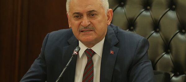 Başbakan Binali Yıldırım, Bakanlar Kurulu'nun ardından Çankaya Köşkü'nde açıklama yaptı. Başbakan Yıldırım, konuşması sırasında duygulandı. - Sputnik Türkiye