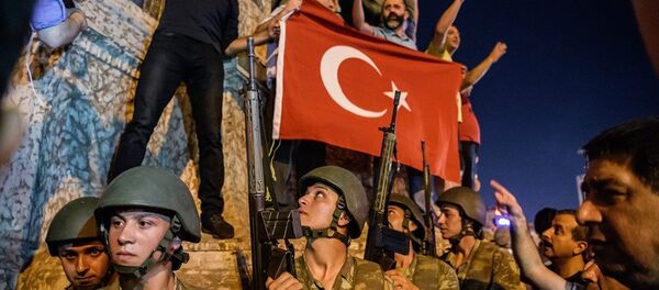 Türkiye'de darbe girişimi-Taksim Meydanı - Sputnik Türkiye