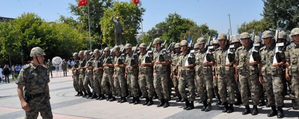 Hava Harp Okulu öğrencileri, yaz eğitim kampı için 13 Temmuz günü Cemile Ketenci gemisiyle Yalova’ya gelmişti. 700 öğrenci Yalova Hava Meydan Komutanlığı’nda 5 hafta boyunca sürecek 2016 yılı Tatbiki Eğitim Kampına katılmıştı. - Sputnik Türkiye