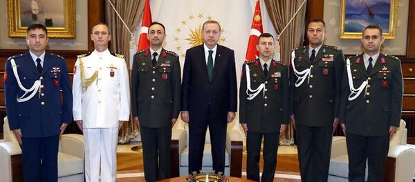 Cumhurbaşkanı Recep Tayyip Erdoğan ve yaverleri - Sputnik Türkiye