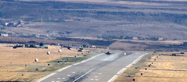 Darbe girişimi sırasında Ankara'da birçok noktayı bombalayan savaş uçaklarından 6'sının Diyarbakır'daki 8. Ana Jet Üssü'nde kalktığı ortaya çıkarken, 2 savaş uçağının ise darbe girişimine karşı olarak havalandığı öğrenildi. - Sputnik Türkiye