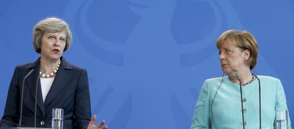 İngiltere Başbakanı Theresa May ve Almanya Başbakanı Angela Merkel - Sputnik Türkiye
