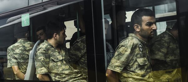 Darbe girişimi nedeniyle gözaltına alınan askerler - Sputnik Türkiye