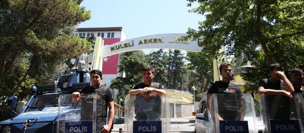 Darbe girişiminin ardından, içinde çok sayıda örgüt üyesi asker ve öğrencinin bulunduğu Kuleli Askeri Lisesi'ne düzenlenen operasyon tamamlandı. - Sputnik Türkiye