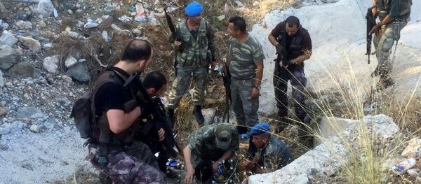 FETÖ'nün darbe girişimi sırasında, Cumhurbaşkanı Recep Tayyip Erdoğan'ın ayrılmasının ardından Muğla'nın Marmaris ilçesinde konakladığı otele saldırı düzenleyen askerlerden 3'ü daha yakalandı, bugün yakalananların sayısı 7'ye yükseldi. - Sputnik Türkiye