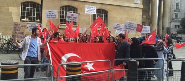BBC önünde 'darbe' protestosu - Sputnik Türkiye