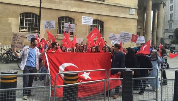 BBC önünde 'darbe' protestosu - Sputnik Türkiye