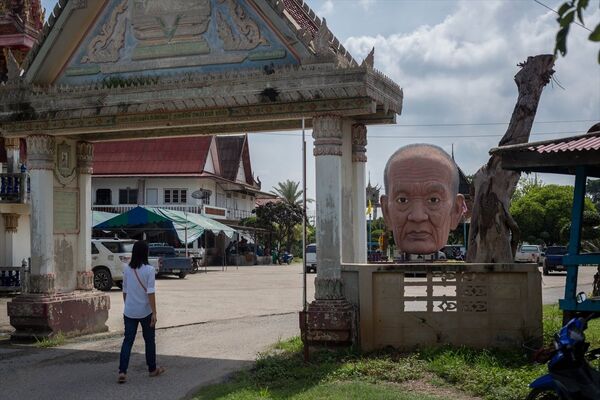 Tayland'daki Budist rahip 'Luang Pu That' heykeli - Sputnik Türkiye