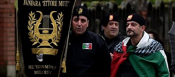 İtalyan diktatör Mussolini’nin yaşamını kutlamak için doğduğu kent olan Predappio’da bir araya gelen aşırı sağcılar - Sputnik Türkiye