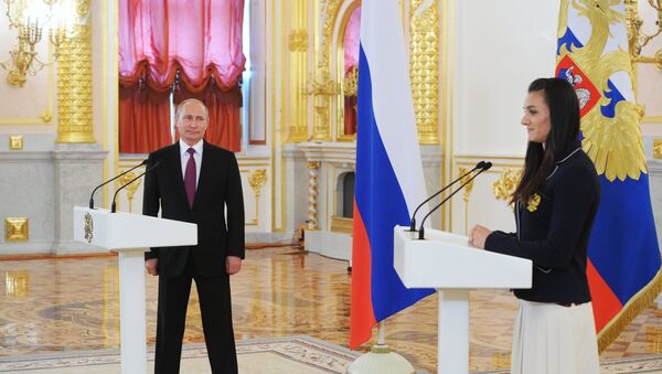 Rusya Devlet Başkanı Vladimir Putin- Yelena İsinbayeva - Sputnik Türkiye