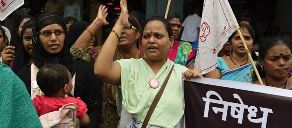 Hindistan'da en alt kasttaki Dalit toplumuna yönelik saldırılar, Mumbai'de protesto edildi. - Sputnik Türkiye