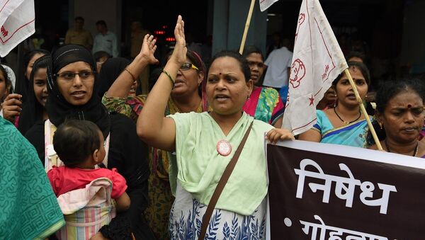 Hindistan'da en alt kasttaki Dalit toplumuna yönelik saldırılar, Mumbai'de protesto edildi. - Sputnik Türkiye