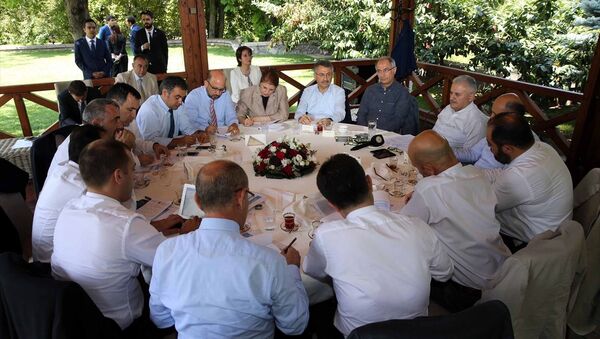 Başbakan Binali Yıldırım, Başbakanlık Resmi Konut'ta medya temsilcileri ile bir araya geldi. - Sputnik Türkiye