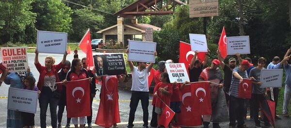 Fethullah Gülen Pensilvanya'daki malikanesinde protesto edildi - Sputnik Türkiye