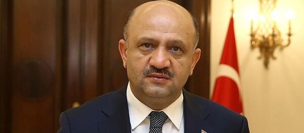 Milli Savunma Bakanı Fikri Işık - Sputnik Türkiye