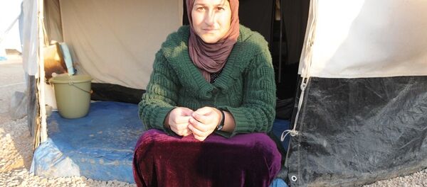 Ezidi kadın Roza Muhamed, Şengal’ı çok özlediğini belirterek, Halen yüzlerce insanımız ve akrabamız IŞİD’in elinde dedi. - Sputnik Türkiye