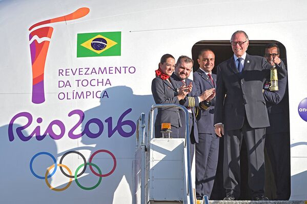 Olimpiyat Ateşi’nin Brezilya’ya getiren isimse Brezilya Olimpiyat Komitesi Başkanı Carlos Arthur Nuzman oldu. - Sputnik Türkiye