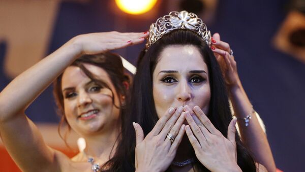Suriyeli sığınmacı Ninorta Bahno, Almanya'da 'şarap kraliçesi' seçildi. - Sputnik Türkiye
