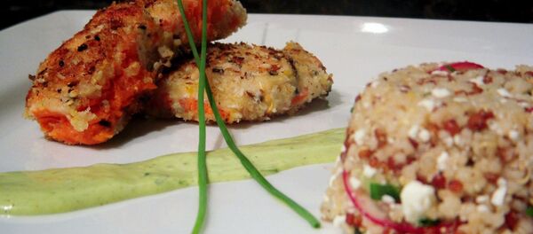 Canadian Waiter Arrested After Serving Seafood to Allergic Customer Canadian Waiter Arrested After Serving Seafood to Allergic Customer - Sputnik Türkiye